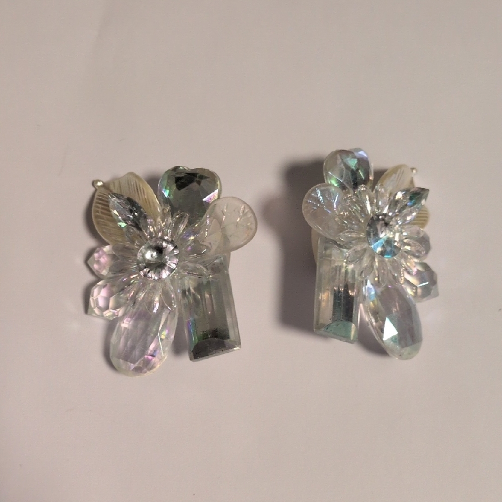 1950s‎ Vintage Clear Aurora Borealis Floral Iridescent  Clip On Earrings